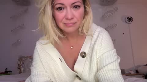 Snapshot of kiradivine chatting on 12.08.24 KiraDivine online show from 12.08.24