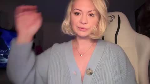 Snapshot of kiradivine chatting on 12.10.24 KiraDivine online show from 12.10.24