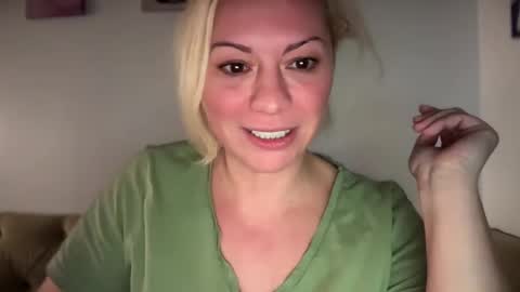 Snapshot of kiradivine chatting on 12.31.24 KiraDivine online show from 12.31.24