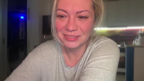 Snapshot of kiradivine chatting on 01.22.25 KiraDivine online show from 01.22.25