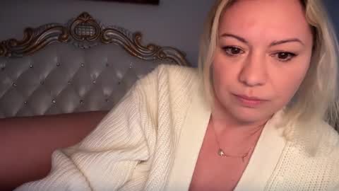 Snapshot of kiradivine chatting on 02.15.25 KiraDivine online show from 02.15.25