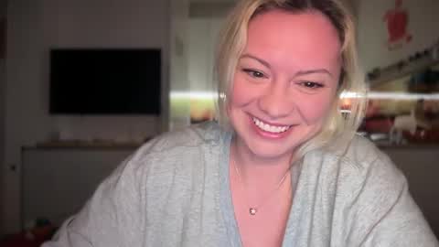 Snapshot of kiradivine chatting on 02.22.25 KiraDivine online show from 02.22.25