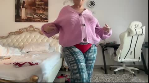 Snapshot of kiradivine chatting on 10.10.25 KiraDivine online show from 10.10.25