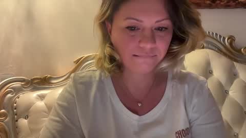 Snapshot of kiradivine chatting on 01.08.26 KiraDivine online show from 01.08.26