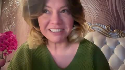 Snapshot of kiradivine chatting on 02.11.26 KiraDivine online show from 02.11.26