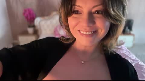 Snapshot of kiradivine chatting on 02.25.26 KiraDivine online show from 02.25.26