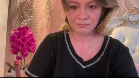 Snapshot of kiradivine chatting on 02.28.26 KiraDivine online show from 02.28.26