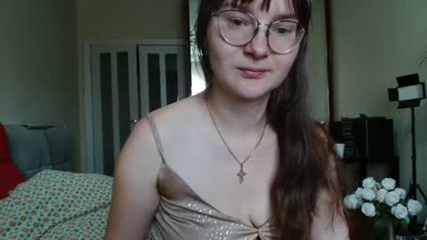 Snapshot of kiragoldens chatting on 06.17.26 KiraGoldens online show from 06.17.26