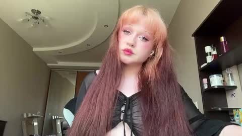 Snapshot of kirakim_love chatting on 05.19.26 kirakim_love online show from 05.19.26