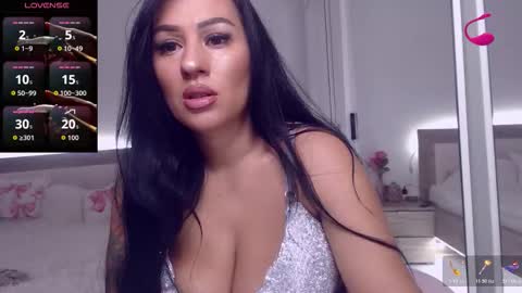 Snapshot of kiramaes chatting on 11.21.25 kiramaes online show from 11.21.25