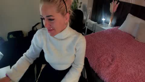 Kira online show from 10.14.25