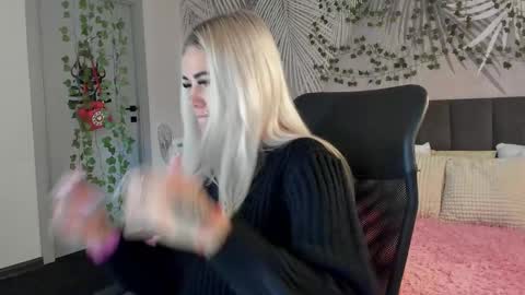 Kira online show from 11.10.25