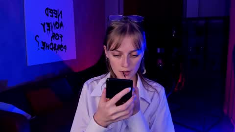 Kira online show from 09.17.25