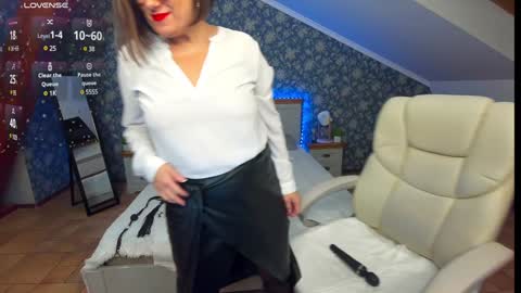 Snapshot of kiraroxx chatting on 01.23.25 Kira online show from 01.23.25