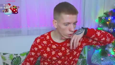 Snapshot of kireev_ chatting on 12.25.24 online show from 12.25.24