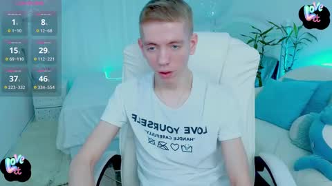 Snapshot of kireev_ chatting on 02.19.25 online show from 02.19.25