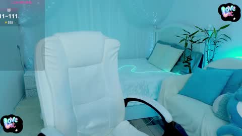 Snapshot of kireev_ chatting on 02.19.25 online show from 02.19.25