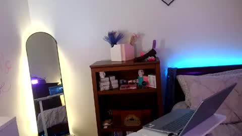 Morgan Monroe online show from 07.08.26