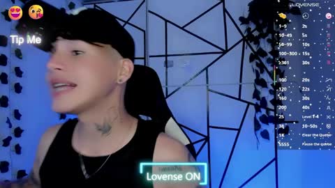 Snapshot of kiss_whitee chatting on 05.27.26 kiss_whitee online show from 05.27.26