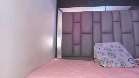 Snapshot of kissme_luna chatting on 11.18.25 BELLA FLAME online show from 11.18.25