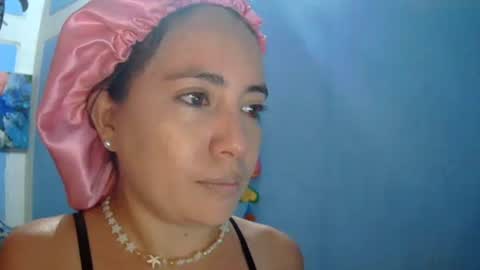 Snapshot of kissmelovejummy chatting on 12.05.24 Erika paul online show from 12.05.24