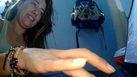 Snapshot of kissmelovejummy chatting on 09.15.25 Erika paul online show from 09.15.25