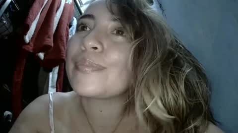 Snapshot of kissmelovejummy chatting on 10.08.25 Erika paul online show from 10.08.25