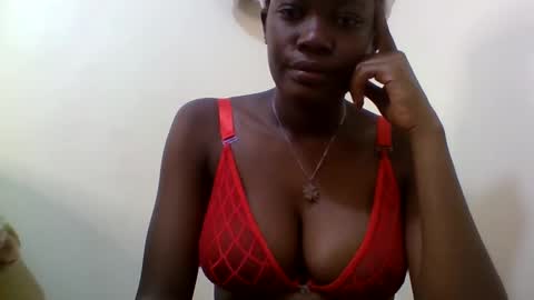 Snapshot of kissybabe01 chatting on 10.06.25 kissybabe01 online show from 10.06.25