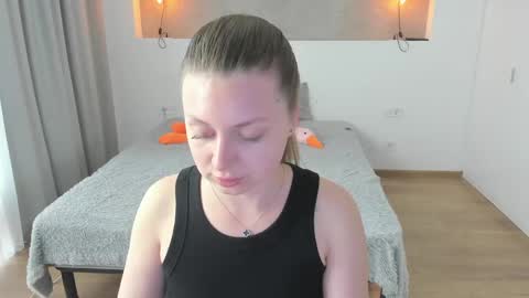 Snapshot of kitkatvel chatting on 05.30.26 kitkatvel online show from 05.30.26