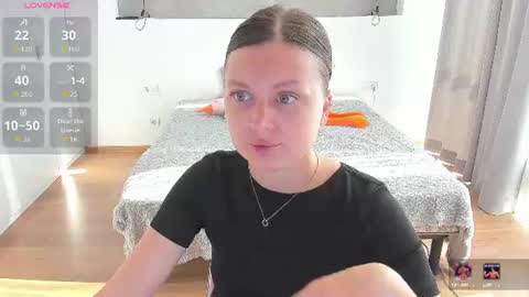 Snapshot of kitkatvel chatting on 06.26.26 kitkatvel online show from 06.26.26