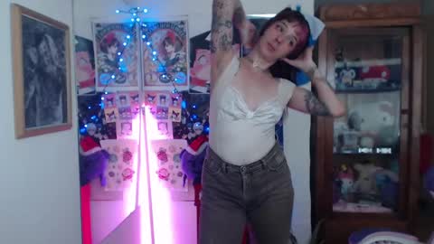 Snapshot of kitsunearineko chatting on 12.07.24 Ari Keimiwrights online show from 12.07.24