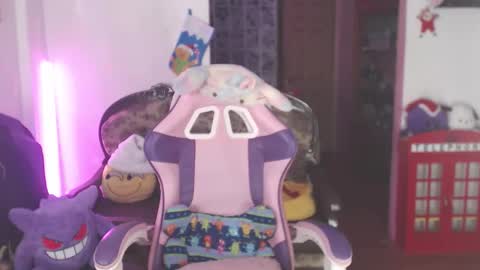 Snapshot of kitsunearineko chatting on 11.05.25 Ari Keimiwrights online show from 11.05.25