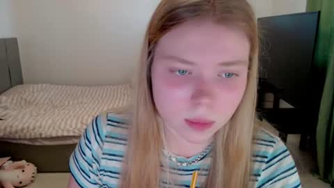 Snapshot of kitten_jenny01 chatting on 07.18.26 Jennyblonde and Emmabrunette online show from 07.18.26