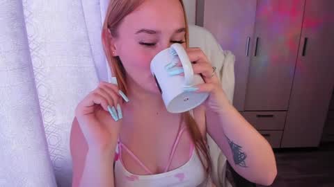 Snapshot of kitten_sun chatting on 01.24.25 kitten_sun online show from 01.24.25