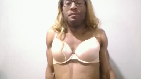 Snapshot of kittencrown chatting on 03.11.26 bambi online show from 03.11.26