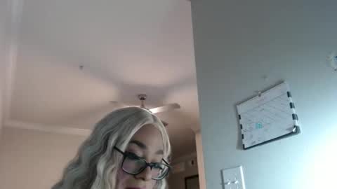 Snapshot of kittencrown chatting on 03.27.26 bambi online show from 03.27.26