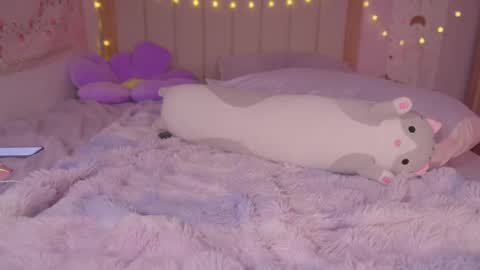 Snapshot of kittenmoon_ chatting on 02.26.25 online show from 02.26.25