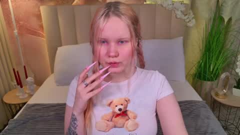 Snapshot of kittenxoann chatting on 04.10.26 kittenxoann online show from 04.10.26