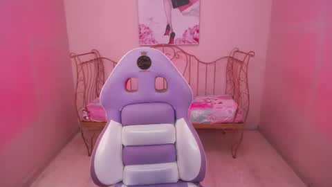 Snapshot of kitty1_xx_ chatting on 06.25.26 PVT 12TK 02PM - 9PM COLOMBIA online show from 06.25.26