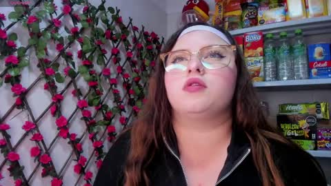 Snapshot of kitty__pinnk chatting on 05.05.26 KAROL online show from 05.05.26