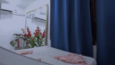 Snapshot of kitty_and_masterboy chatting on 11.25.25 kitty_and_masterboy online show from 11.25.25