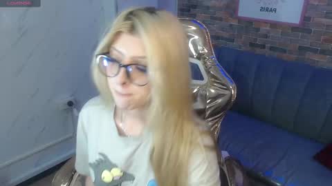 Snapshot of kitty_fox_b chatting on 03.10.25 kitty_fox_b online show from 03.10.25