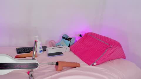 Snapshot of kitty_pervertedx chatting on 11.26.25 kitty online show from 11.26.25