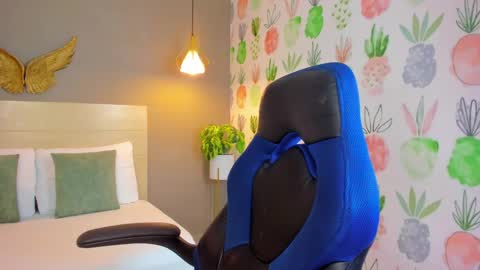 Snapshot of kitty_sweeety_ chatting on 11.08.25 K I T T Y online show from 11.08.25