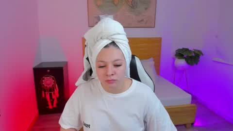 Snapshot of kitty_sweeety_ chatting on 12.20.25 K I T T Y online show from 12.20.25