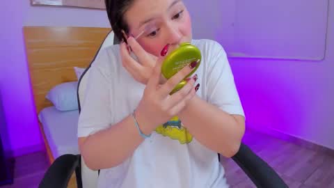 Snapshot of kitty_sweeety_ chatting on 12.22.25 K I T T Y online show from 12.22.25