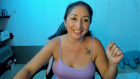 Snapshot of kitty_violet_ chatting on 12.22.24 violet online show from 12.22.24