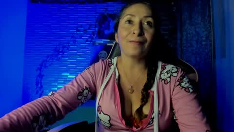 Snapshot of kitty_violet_ chatting on 12.02.25 violet online show from 12.02.25