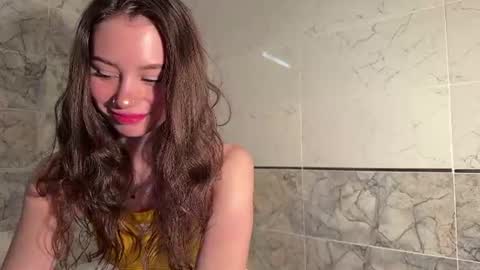 Snapshot of kittybaeray chatting on 06.19.26 Rayna online show from 06.19.26