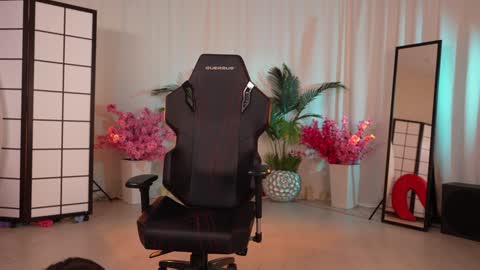 Snapshot of kittycaitlin chatting on 01.19.25 Katya online show from 01.19.25